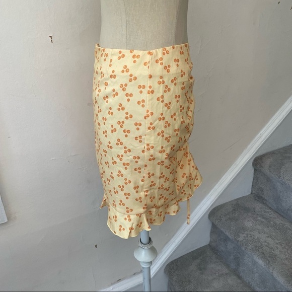 Nasty Gal Love & Other Things Yellow Hitting The Spot Side Ruched Mini Skirt NWT - Picture 5 of 9